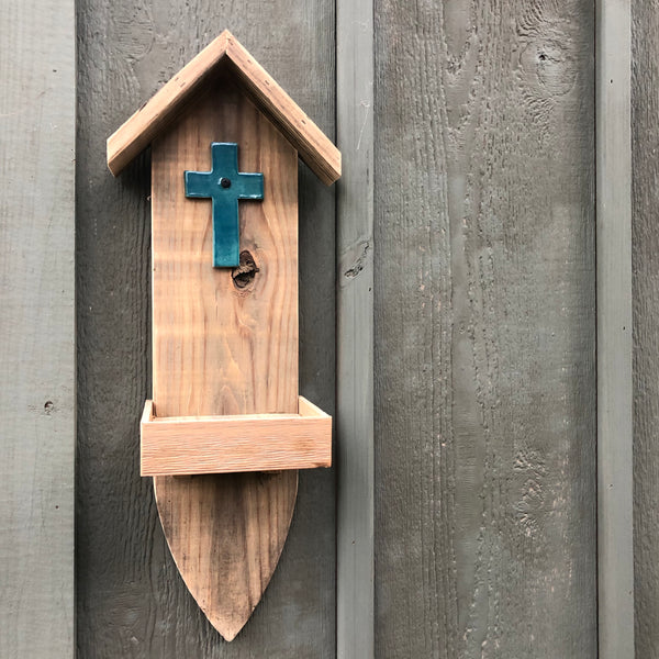 Hanging Wall Feeder with Ceramic Cross